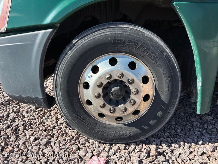 image for item YA2300 2017 Freightliner Cascadia 125 semi truck