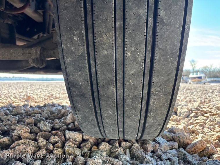 image for item YA2300 2017 Freightliner Cascadia 125 semi truck