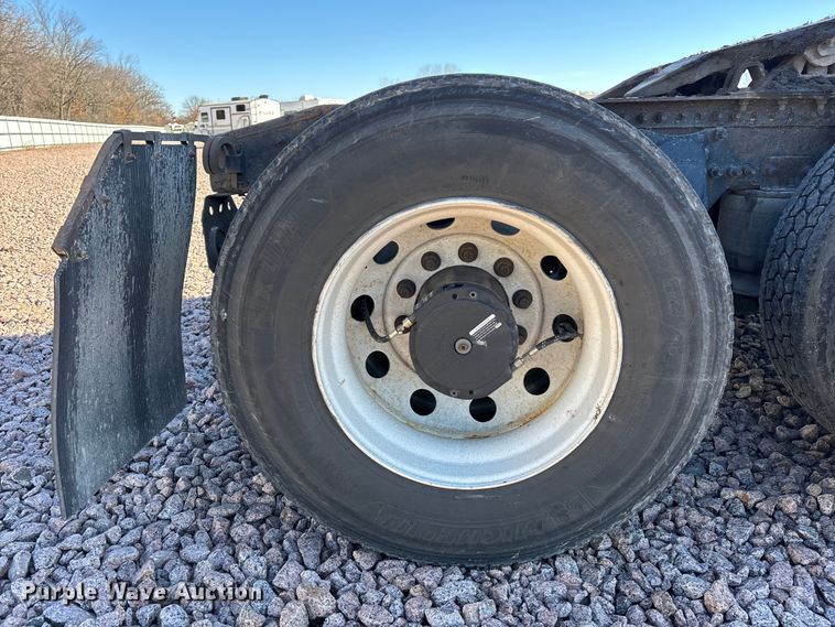 image for item YA2300 2017 Freightliner Cascadia 125 semi truck