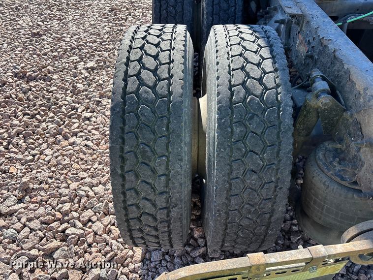 image for item YA2300 2017 Freightliner Cascadia 125 semi truck