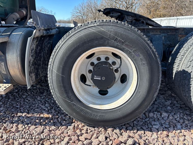 image for item YA2300 2017 Freightliner Cascadia 125 semi truck