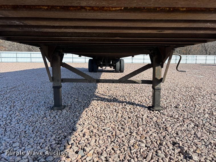 image for item YA2301 2013 Strick dry van trailer