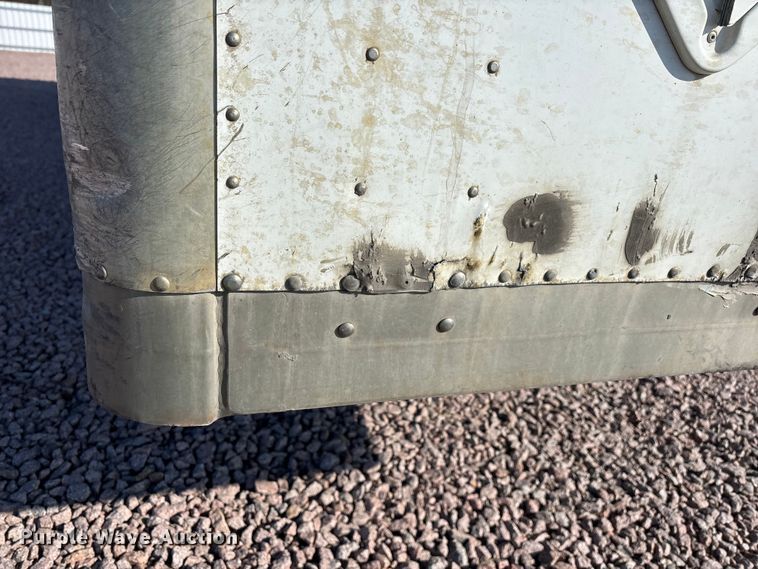 image for item YA2301 2013 Strick dry van trailer