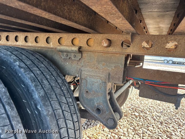 image for item YA2301 2013 Strick dry van trailer