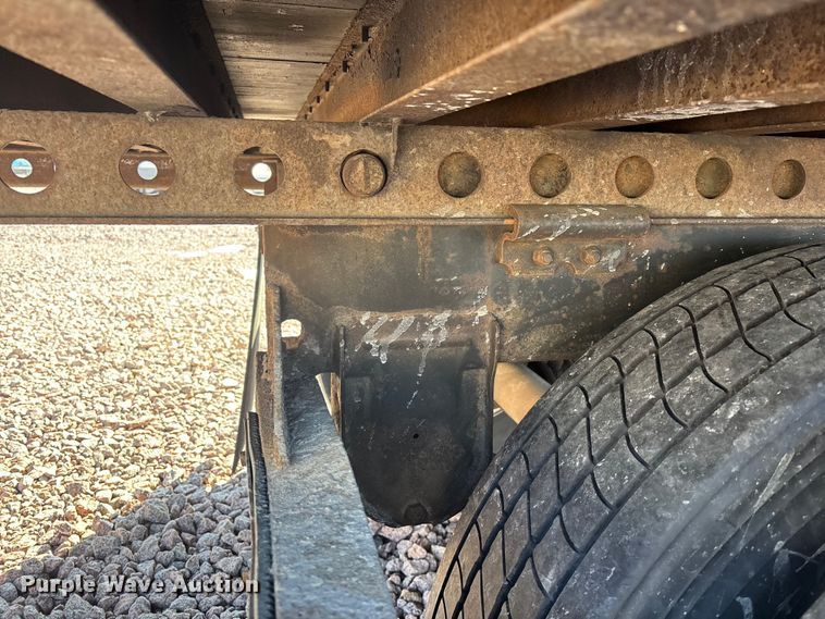 image for item YA2301 2013 Strick dry van trailer