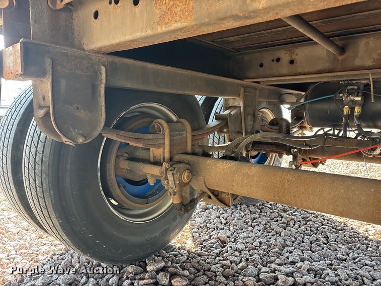 image for item YA2301 2013 Strick dry van trailer