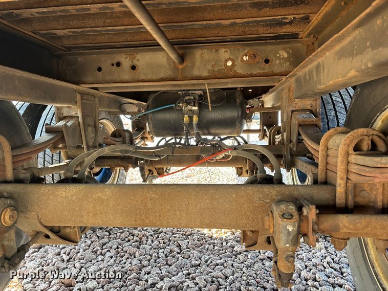 image for item YA2301 2013 Strick dry van trailer