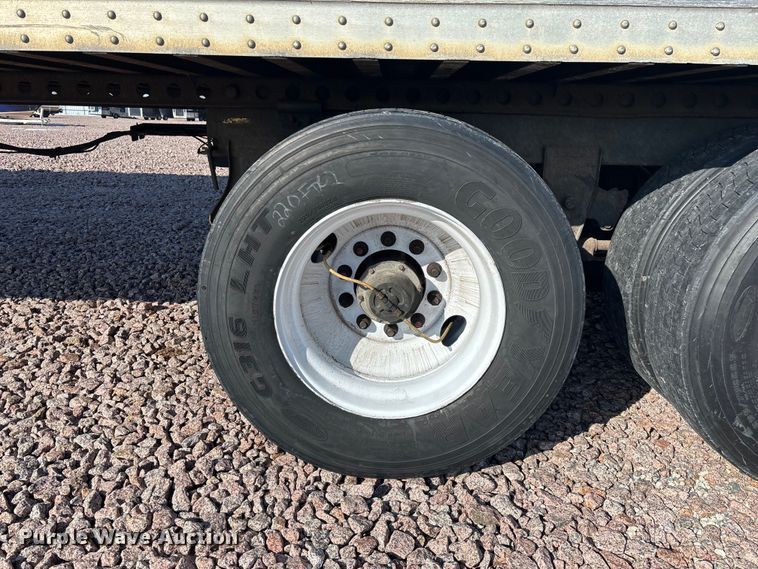 image for item YA2301 2013 Strick dry van trailer