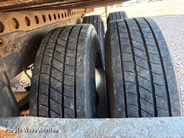 image for item YA2301 2013 Strick dry van trailer