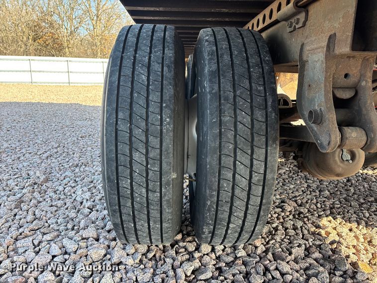 image for item YA2301 2013 Strick dry van trailer