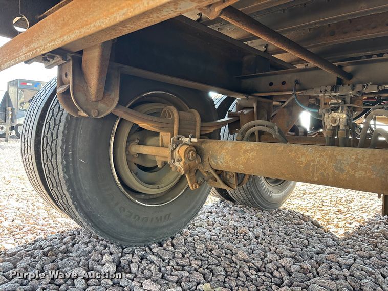 image for item YA2302 2014 Wabash dry van trailer