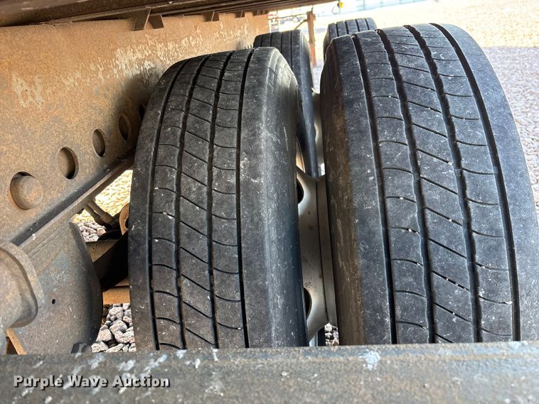 image for item YA2302 2014 Wabash dry van trailer