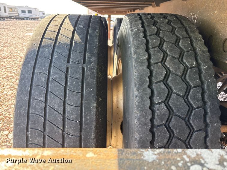 image for item YA2302 2014 Wabash dry van trailer