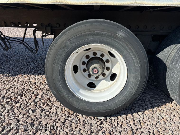 image for item YA2302 2014 Wabash dry van trailer