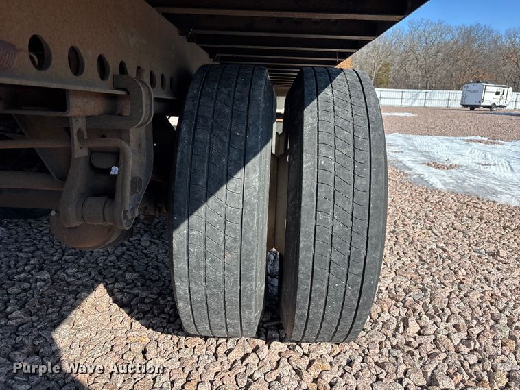 image for item YA2302 2014 Wabash dry van trailer