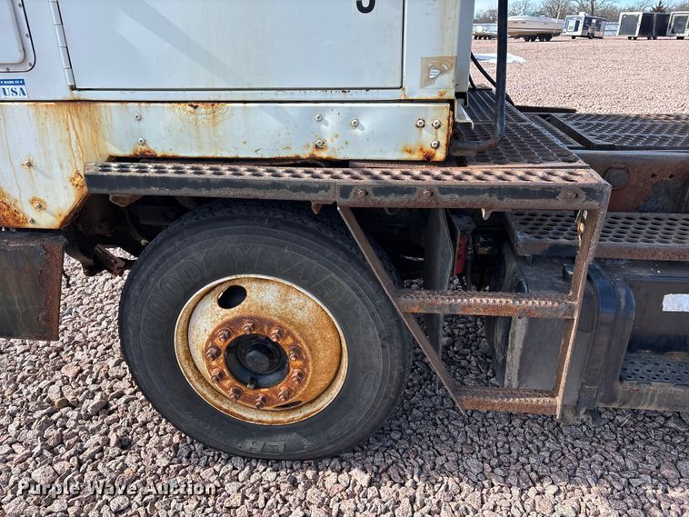 image for item YA2303 2004 Ottawa Commando 30 yard truck