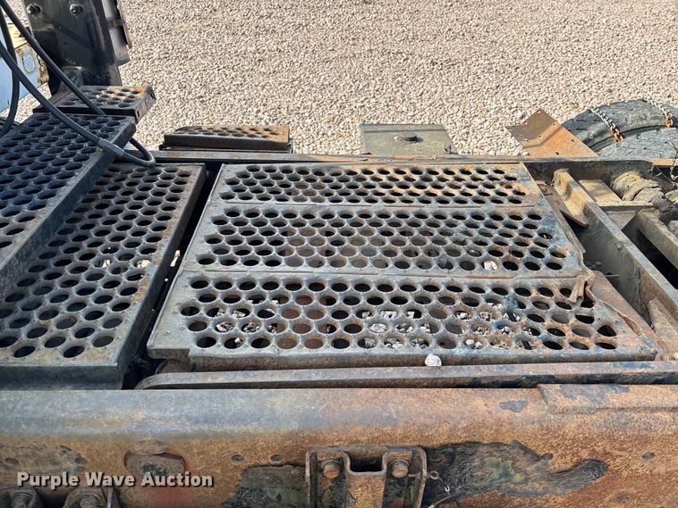 image for item YA2303 2004 Ottawa Commando 30 yard truck