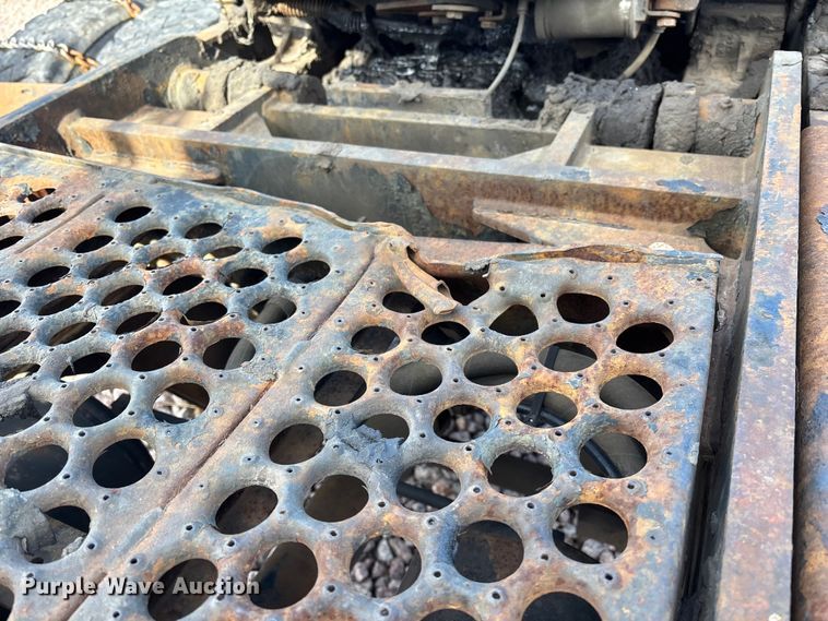 image for item YA2303 2004 Ottawa Commando 30 yard truck