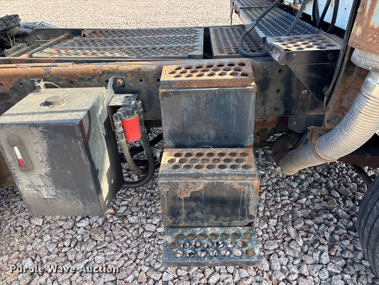 image for item YA2303 2004 Ottawa Commando 30 yard truck