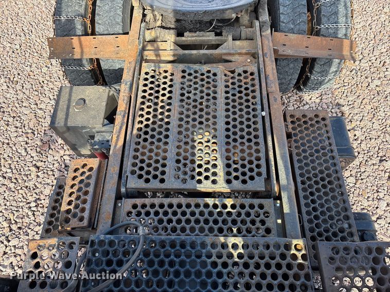 image for item YA2303 2004 Ottawa Commando 30 yard truck