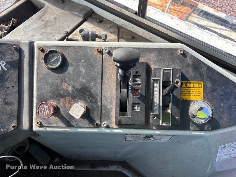 image for item YA2303 2004 Ottawa Commando 30 yard truck