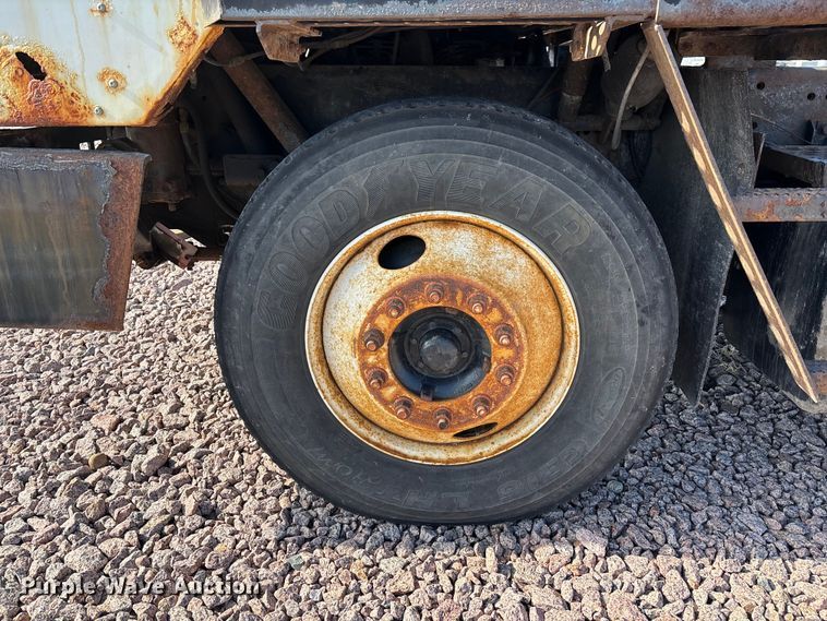 image for item YA2303 2004 Ottawa Commando 30 yard truck