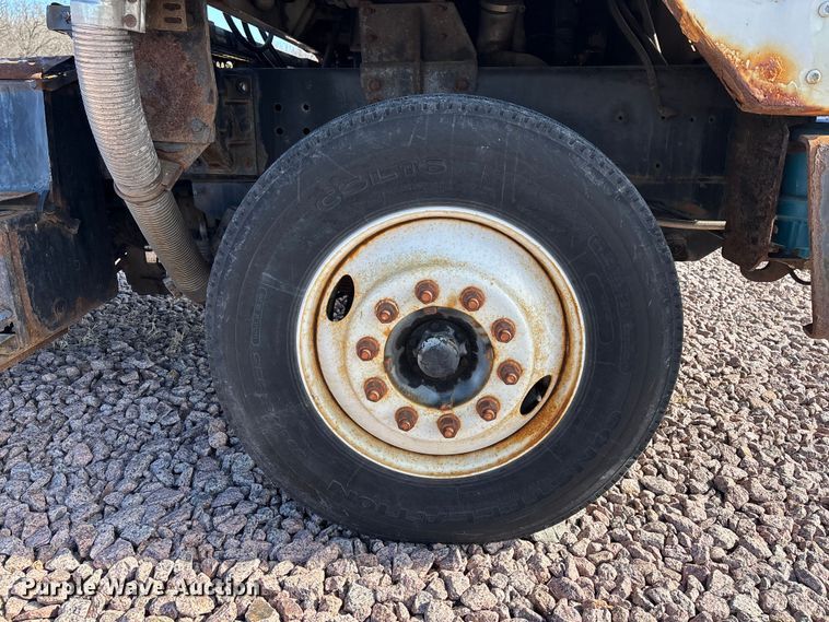 image for item YA2303 2004 Ottawa Commando 30 yard truck