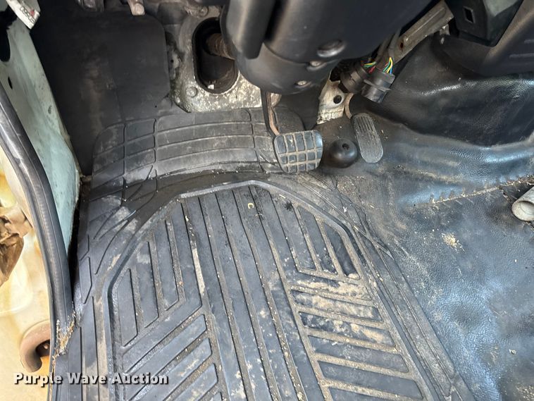 image for item YA2304 2013 Hino 338 box truck