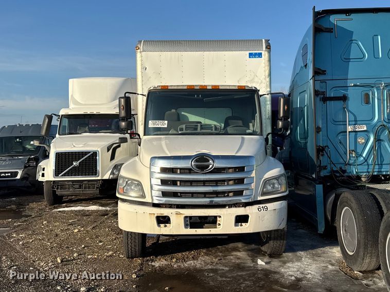 image for item YA2305 2013 Hino 338 box truck