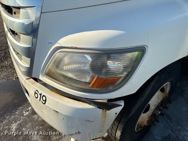 image for item YA2305 2013 Hino 338 box truck