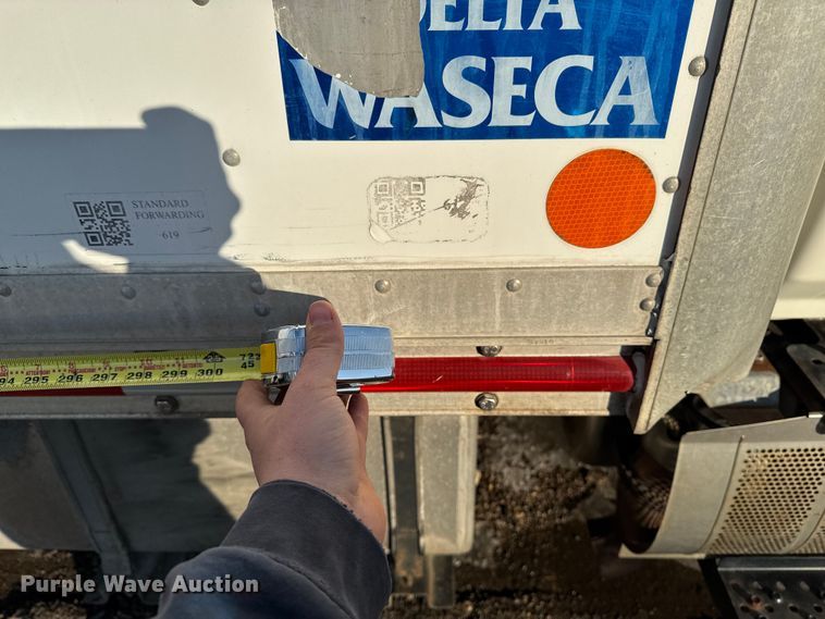 image for item YA2305 2013 Hino 338 box truck