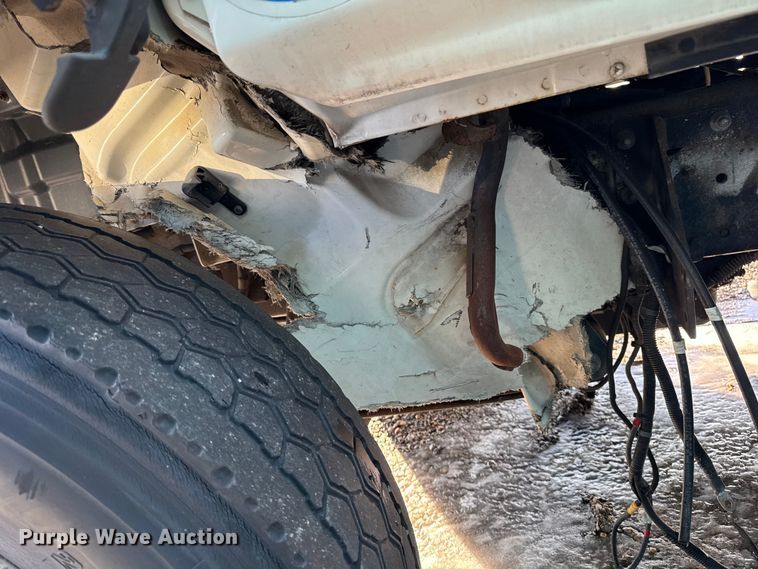 image for item YA2305 2013 Hino 338 box truck