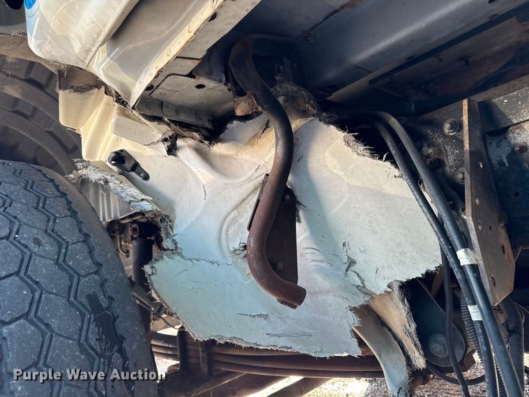 image for item YA2305 2013 Hino 338 box truck