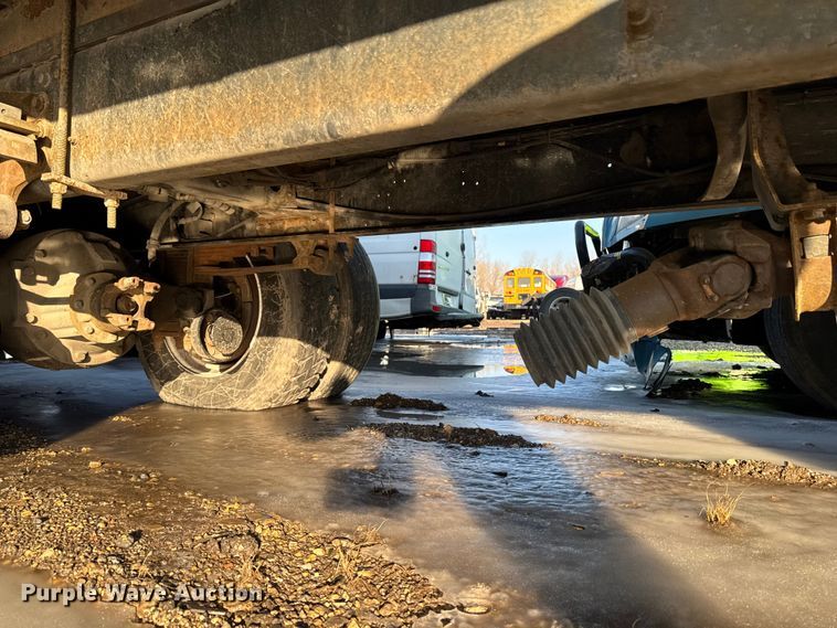 image for item YA2305 2013 Hino 338 box truck