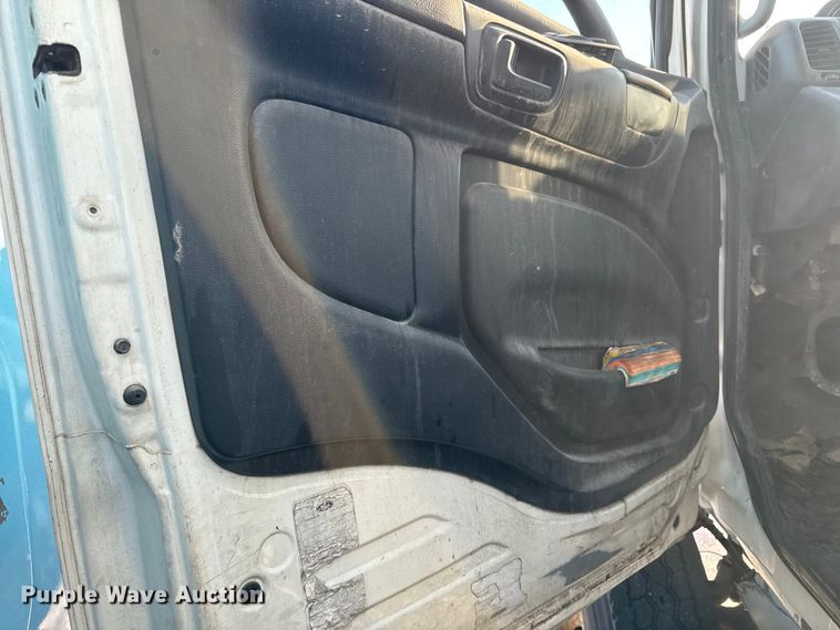 image for item YA2305 2013 Hino 338 box truck