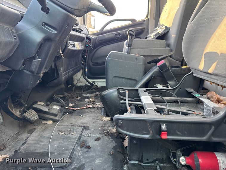 image for item YA2305 2013 Hino 338 box truck