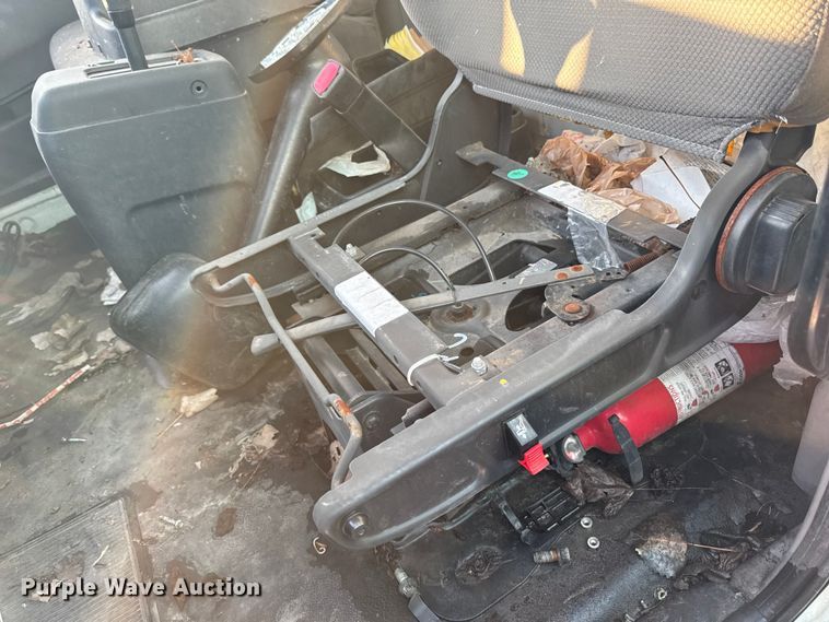 image for item YA2305 2013 Hino 338 box truck