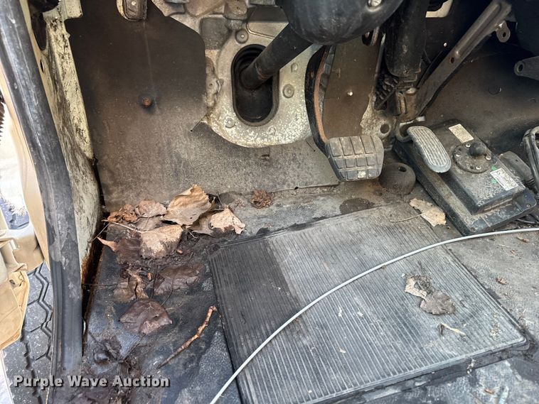 image for item YA2305 2013 Hino 338 box truck