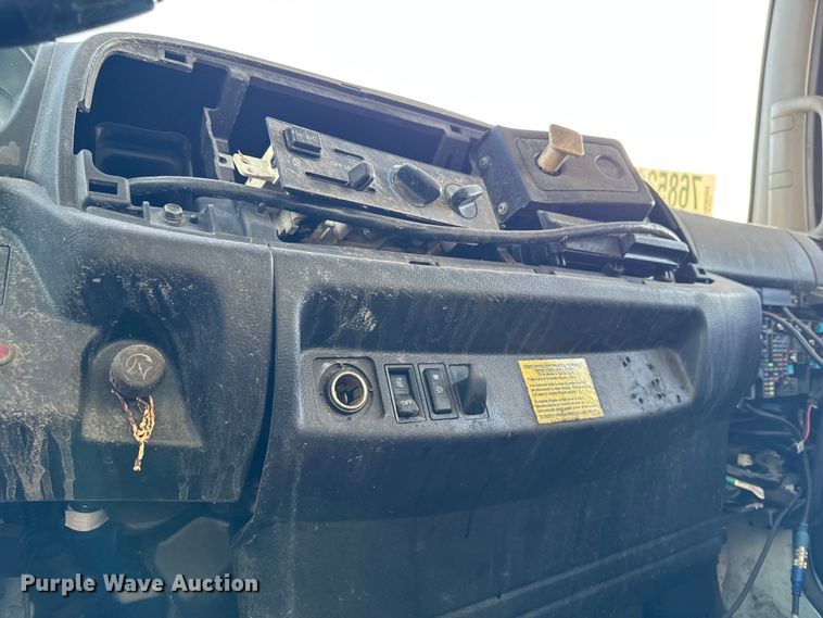 image for item YA2305 2013 Hino 338 box truck