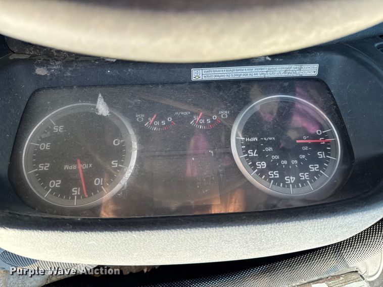 image for item YA2305 2013 Hino 338 box truck