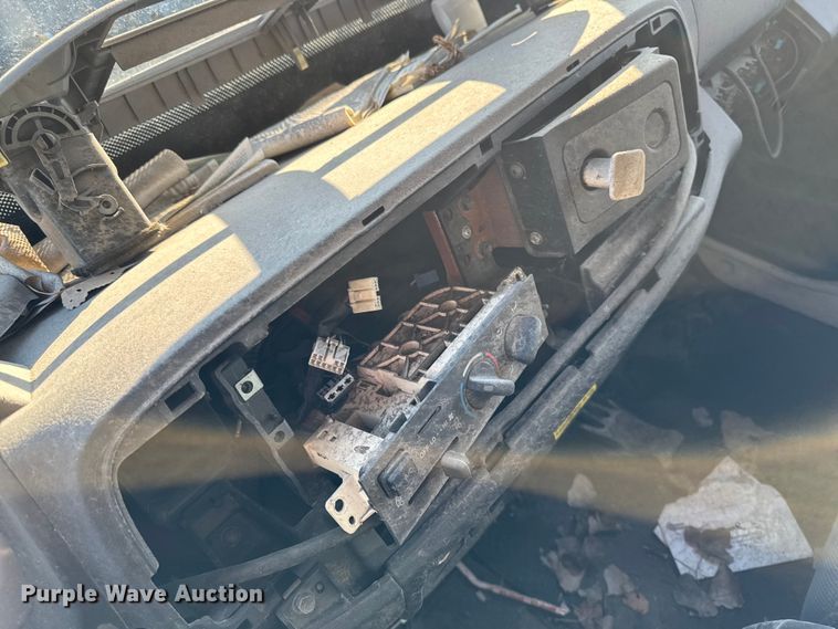 image for item YA2305 2013 Hino 338 box truck