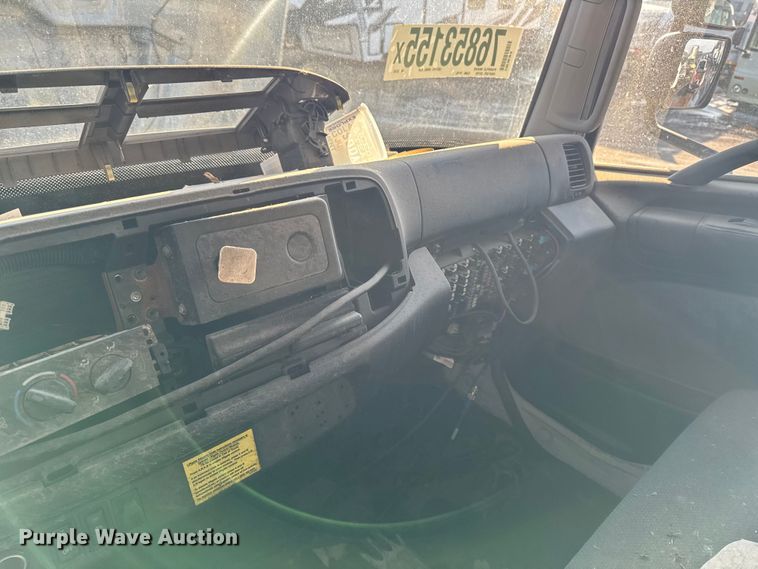 image for item YA2305 2013 Hino 338 box truck