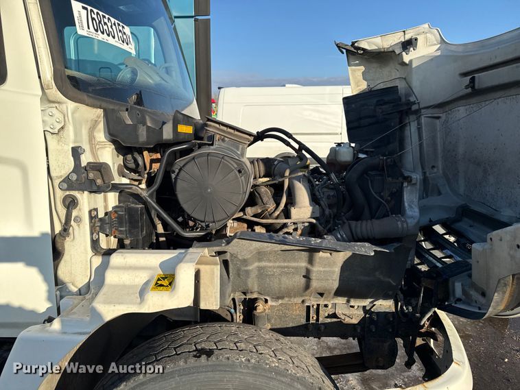 image for item YA2305 2013 Hino 338 box truck