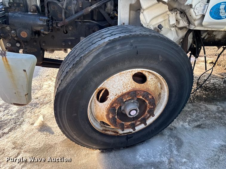 image for item YA2305 2013 Hino 338 box truck