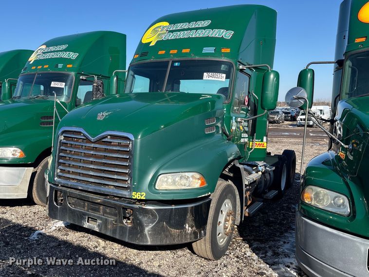 image for item YA2307 2013 Mack CXU613 semi truck