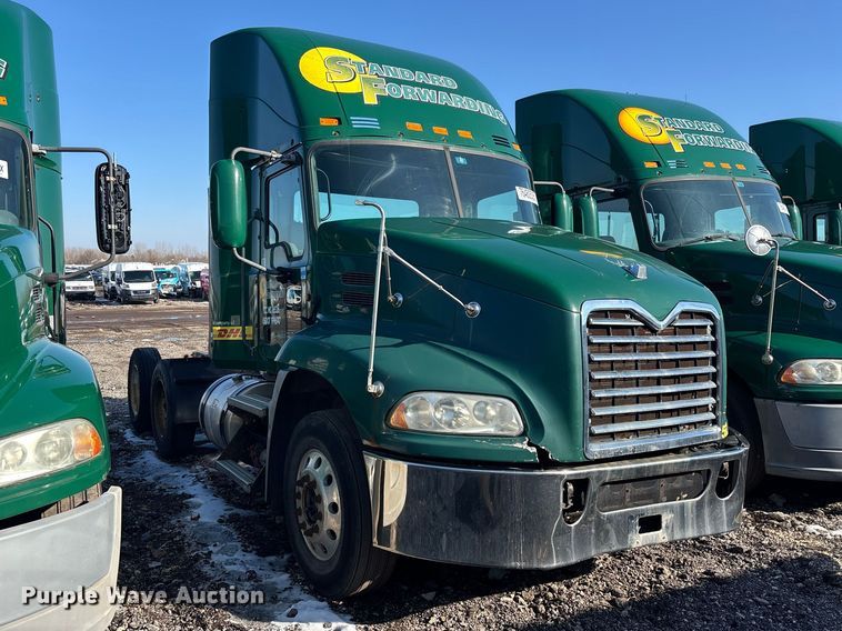 image for item YA2307 2013 Mack CXU613 semi truck