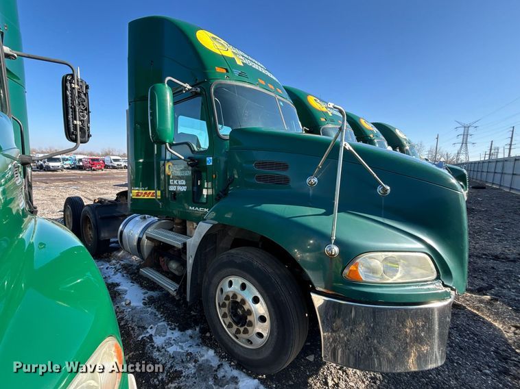 image for item YA2307 2013 Mack CXU613 semi truck