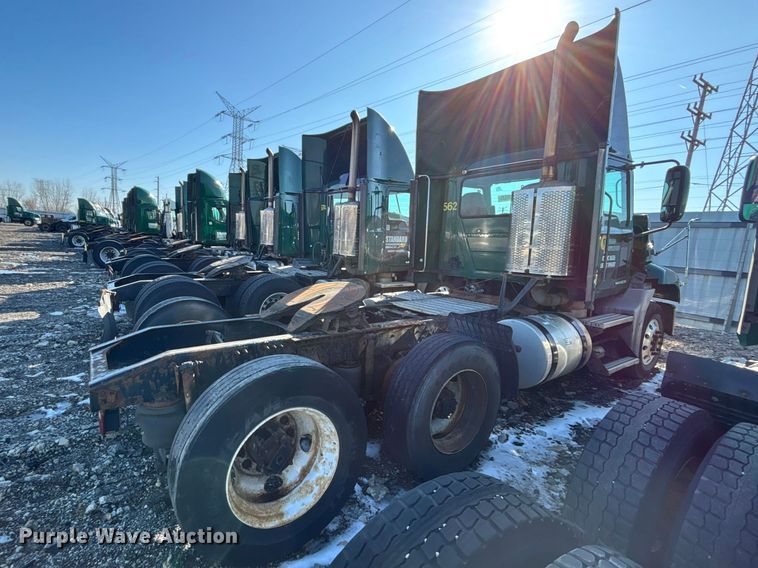 image for item YA2307 2013 Mack CXU613 semi truck