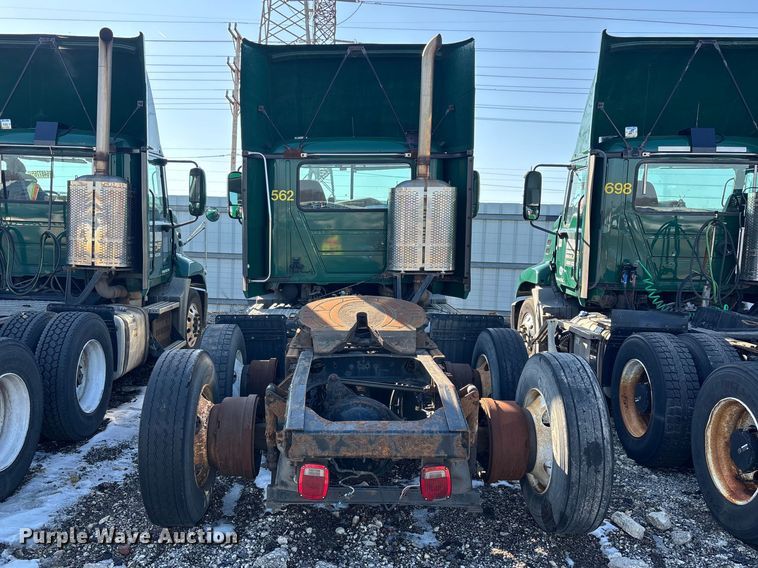 image for item YA2307 2013 Mack CXU613 semi truck