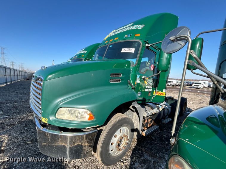 image for item YA2307 2013 Mack CXU613 semi truck